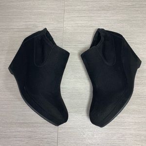 CL.by Laundry vía sleek Uncle bootie